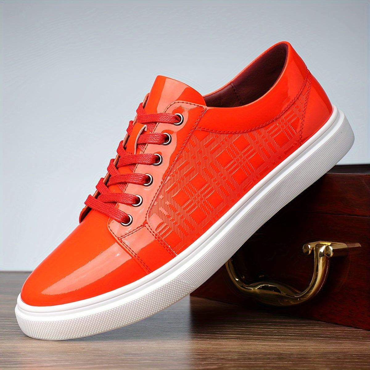 Vevora Low Top Sneakers