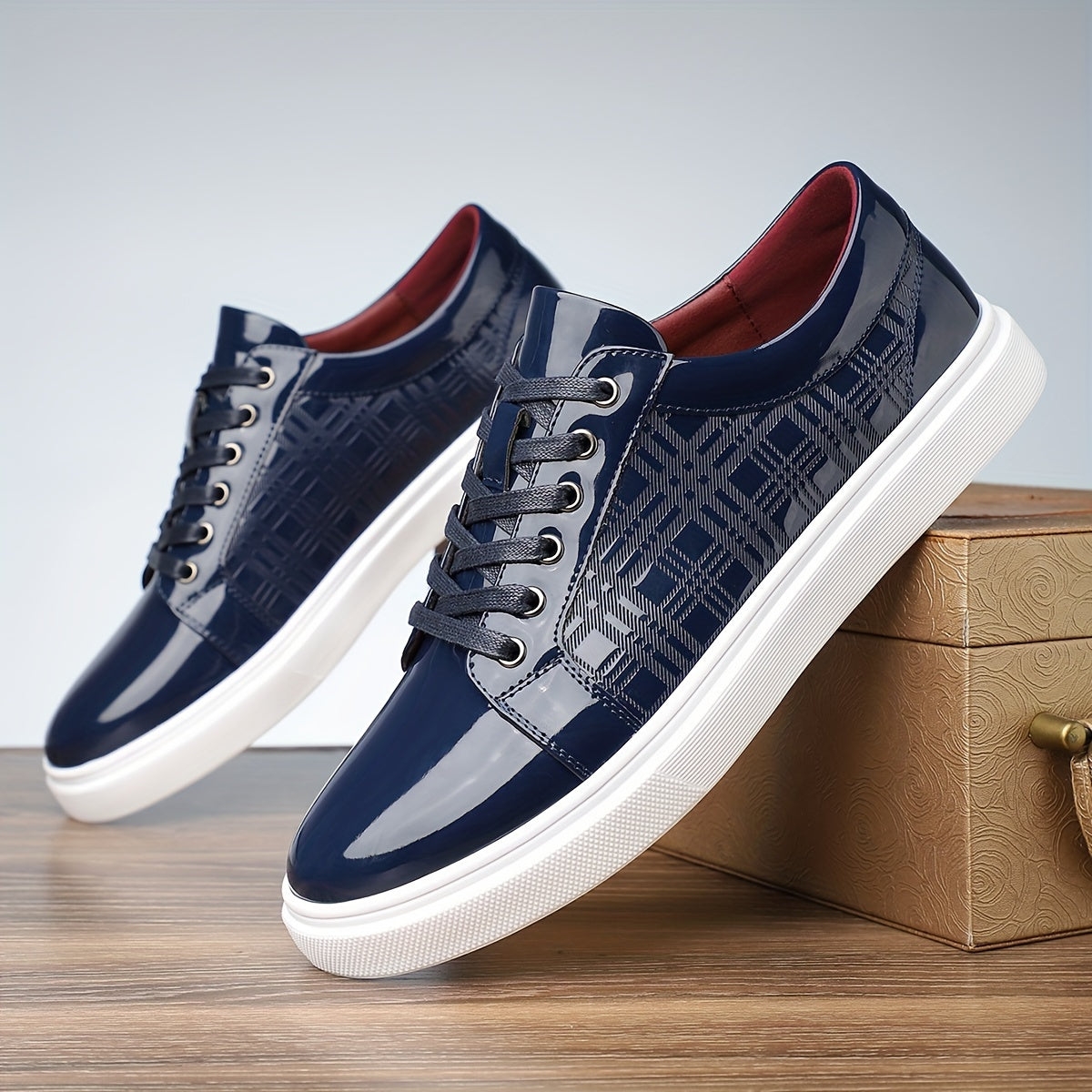 Vevora Low Top Sneakers