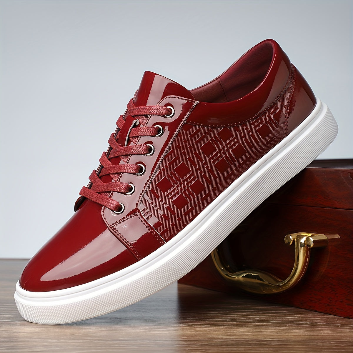 Vevora Low Top Sneakers