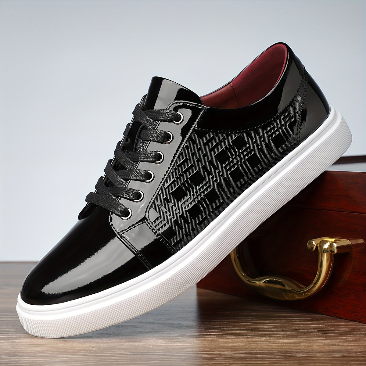 Vevora Low Top Sneakers