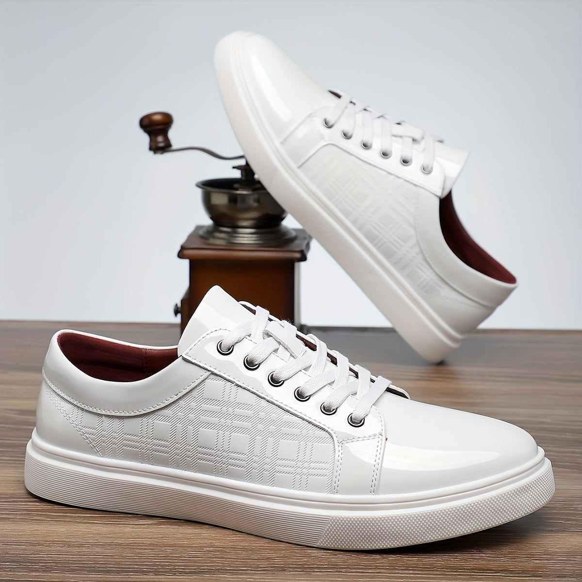 Vevora Low Top Sneakers